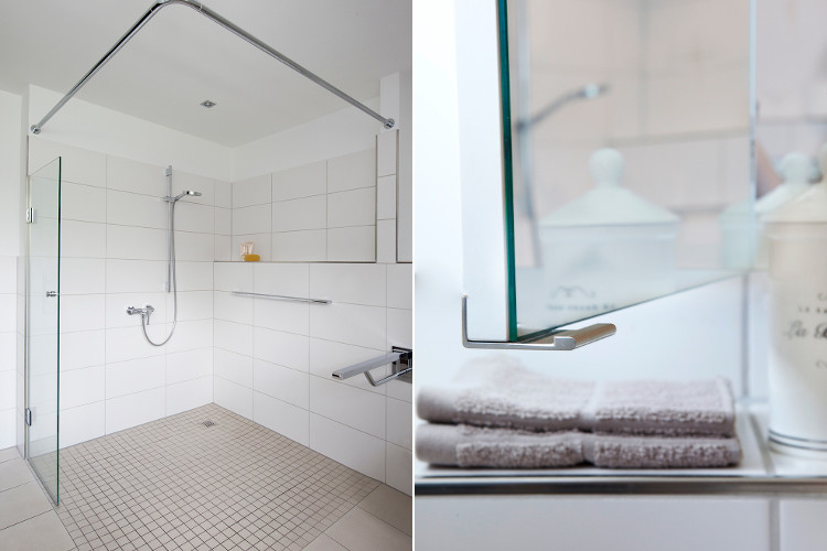Behindertengerechtes Bad mit Duschvorhang und Haltegriffe in Düsseldorf
