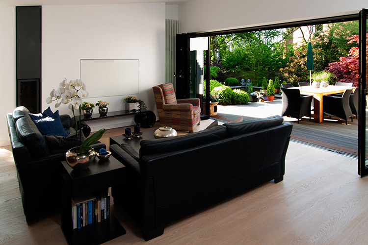 HausModernisierung mit Holzdielenboden und Terrasse in Hilden