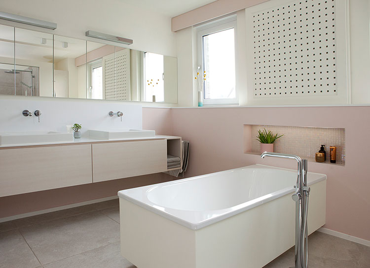 Badewanne Bette mit Untertritt wanneneinlaufsaeule Grohe Wandnische Fliesen Casa Dolce Casa in Wuelfrath