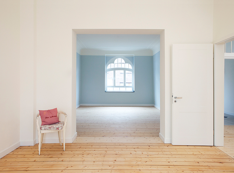 Holzdielenboden geschliffen und geölt denkmalgschütztes Holzfenster überarbeitet in Düsseldorf