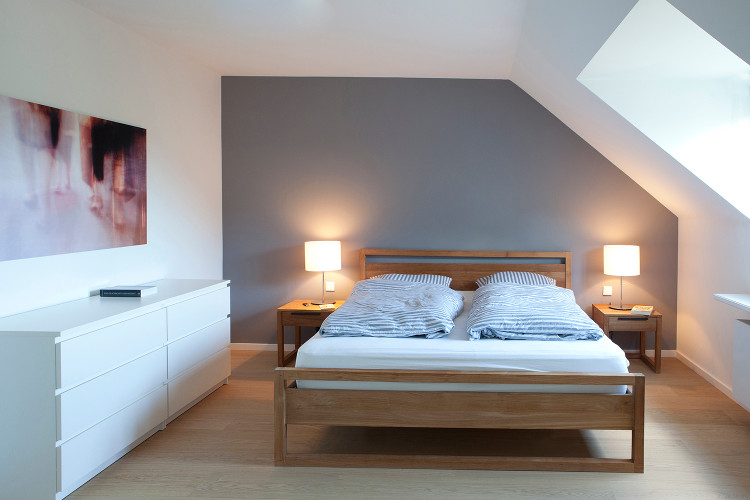 Schlafzimmer mit Bad-en-Suite in Düsseldorf-Lohausen