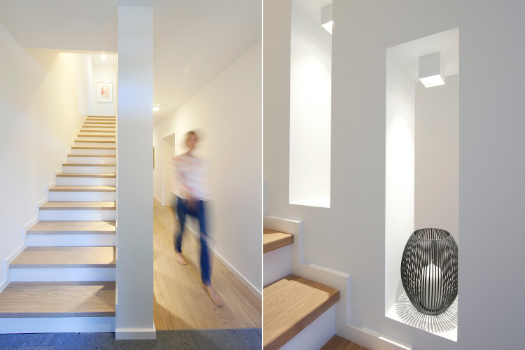 Treppenstufen mit Holzbelag Wandöffnungen mit Beleuchtung in Düsseldorf-Lohausen
